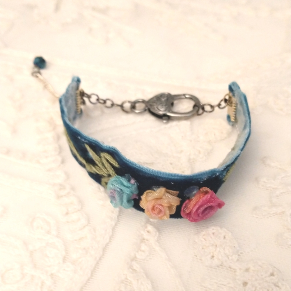 Velvet Ribbon Bracelet - Picture 2 of 2